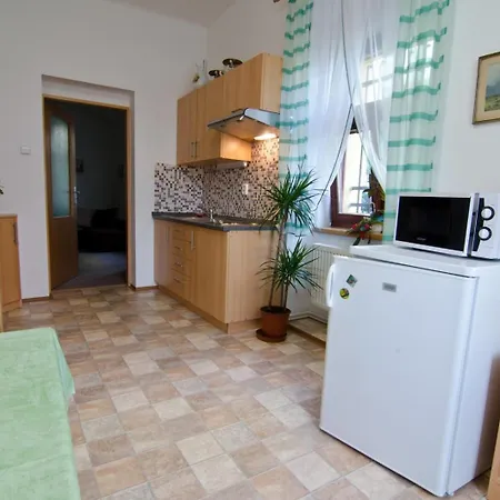 33 Karlovy Vary