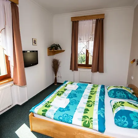 33 Karlovy Vary
